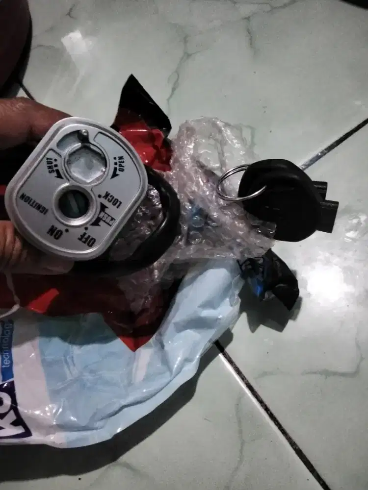 Stop kontak motor Honda beat.