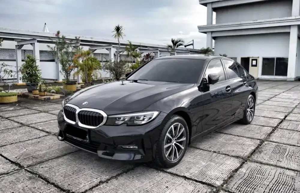 BMW 320i, Black. 2022 - Perfect condition