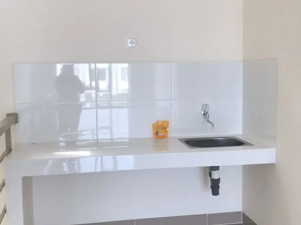 Disewa Ruko 2 Lt Aniva Junction Gading Serpong. Lokasi Bagus Sudah Ramai