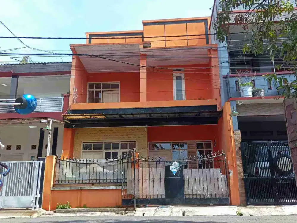 Jual rumah 2 lantai 500 jutaan di Komplek Riungbandung dekat Summarecon Gedebage