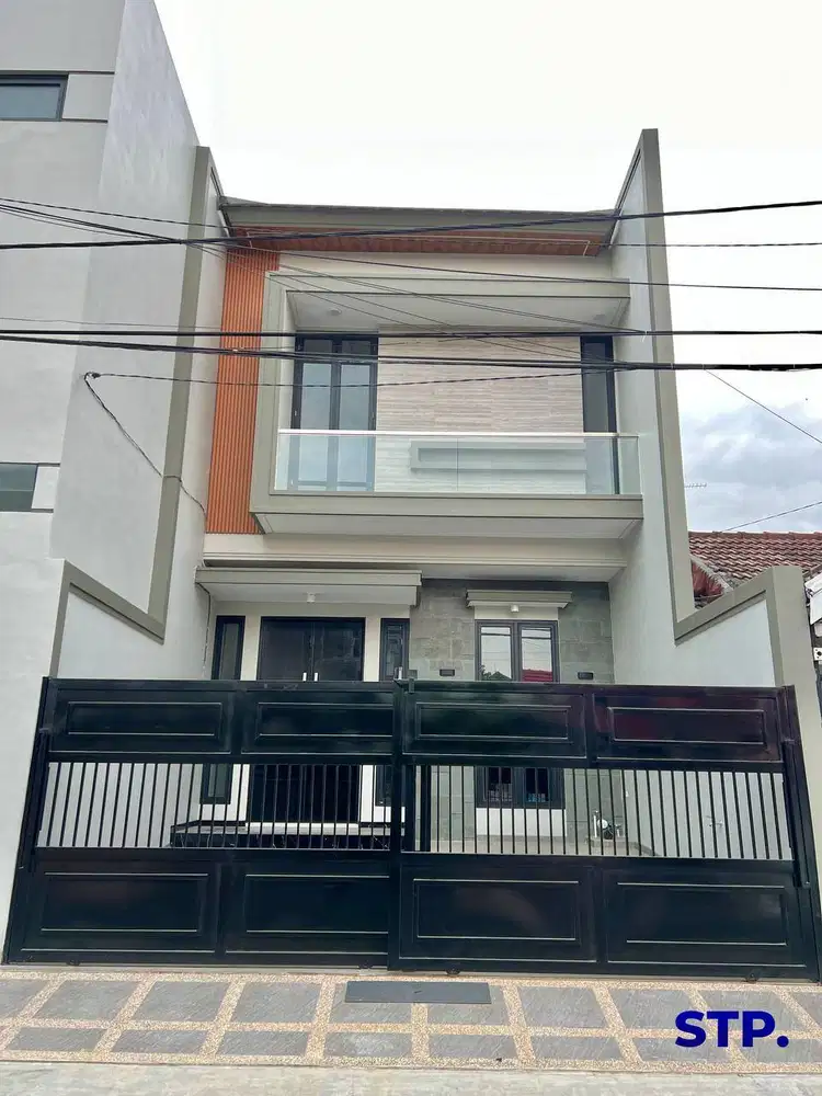3 unit, Rumah baru modern Nginden Intan Timur Unit A
