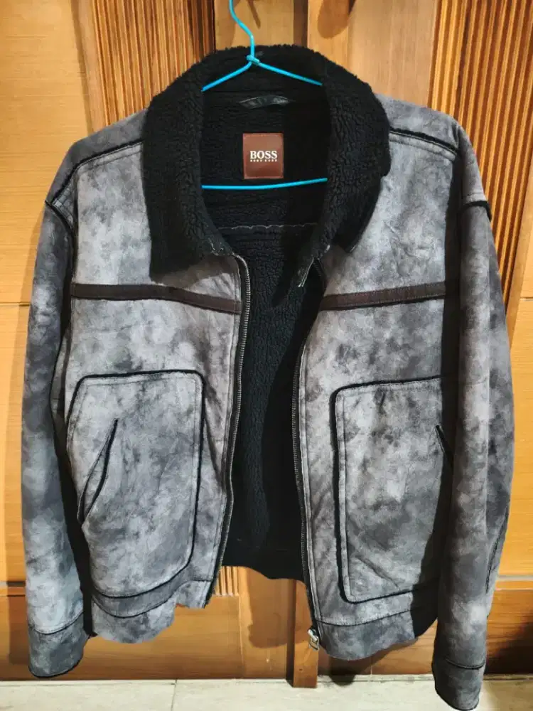 (WAJIB Transaksi Offline) Jaket / Mantel Bulu HUGO BOSS Ori Preloved