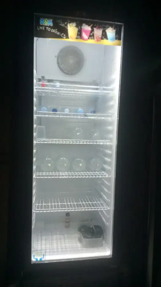 Di jual showcase pendingin lemari es minuman
