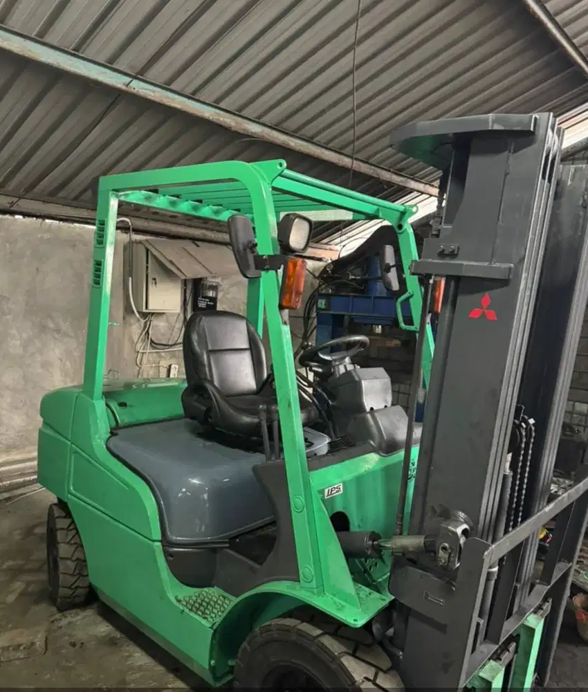 MITSUBISHI GRENDIA 2,5 TON MAST TRILIFT TAHUN MUDA SIAP KERJA