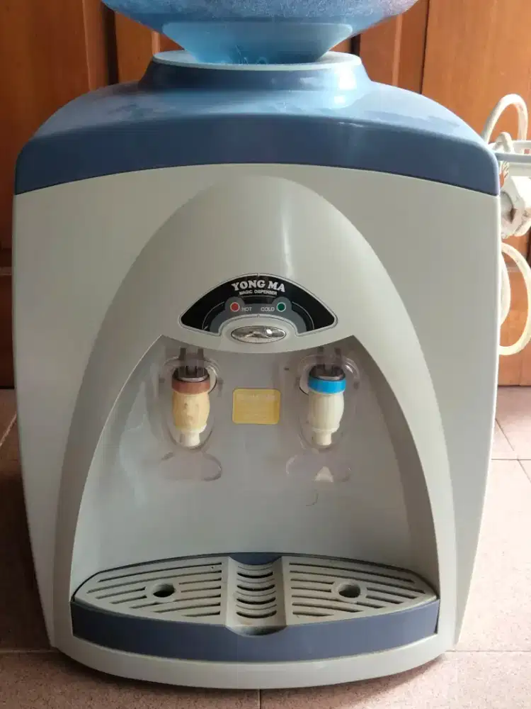 Dispenser panas dingin