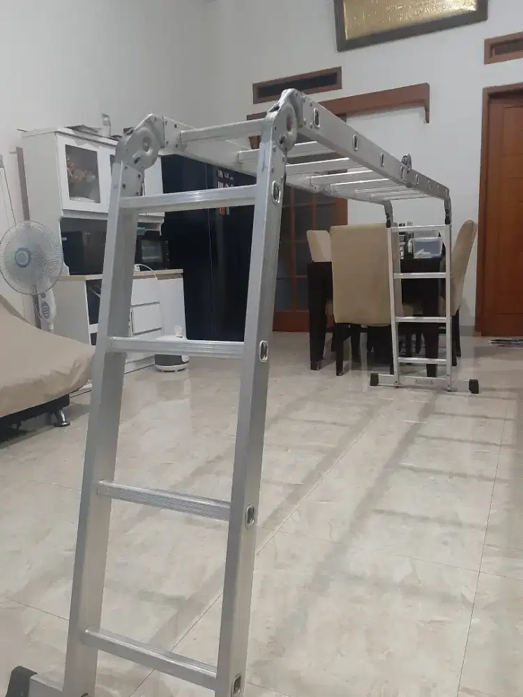 Tangga Lipat 4,5 Meter Kokoh