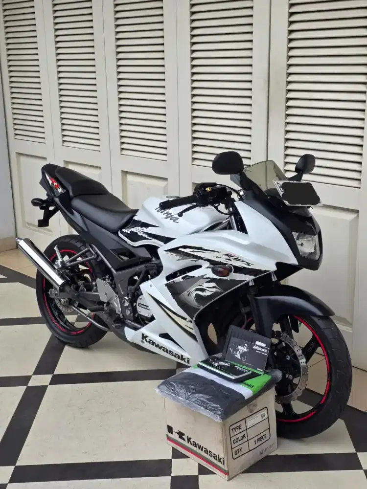 Kawasaki ninja rr 150 se km 6 ribu gress like new