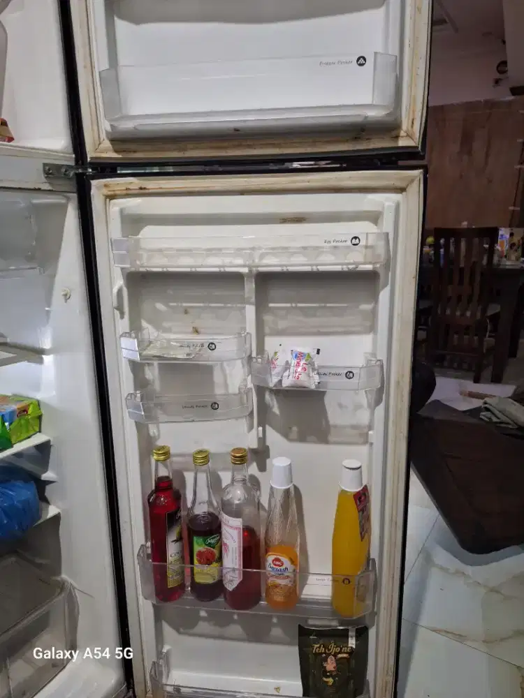 Kulkas 2 pintu masih Dingin