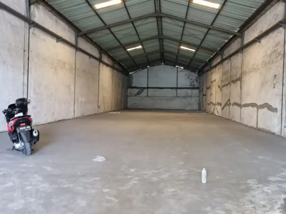 Disewakan gudang margomulyo Permai 11x42= 462 m hanya160jt/th nego