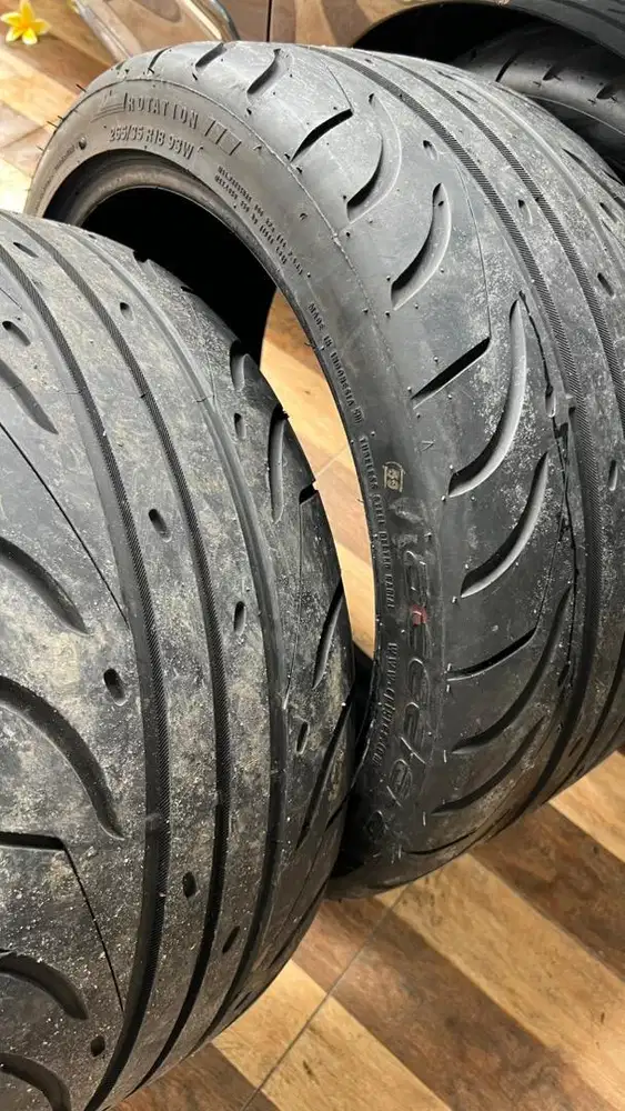 2 Ban Balap 265/35/18 Tebal 95% Size 265 35 18 Accelera  651