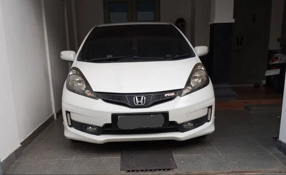 JUAL CEPAT HONDA JAZZ GE8 RS AT 2013