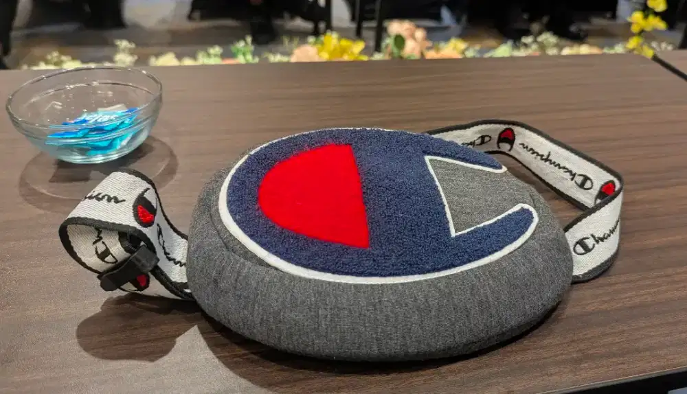 WB Champion unisex like new