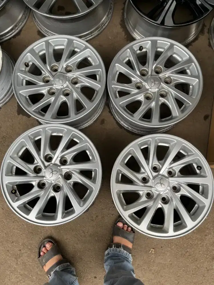 Velg original OEM Mitsubishi Triton ring 16 pcd 6x139,7 4pcs