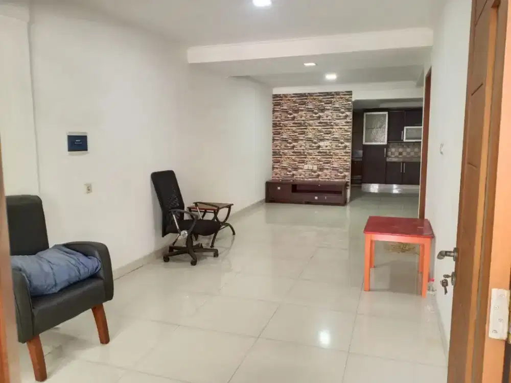 Disewakan Rumah 2 Lantai Bagus Dan Siap Huni Di Kelapa Gading .