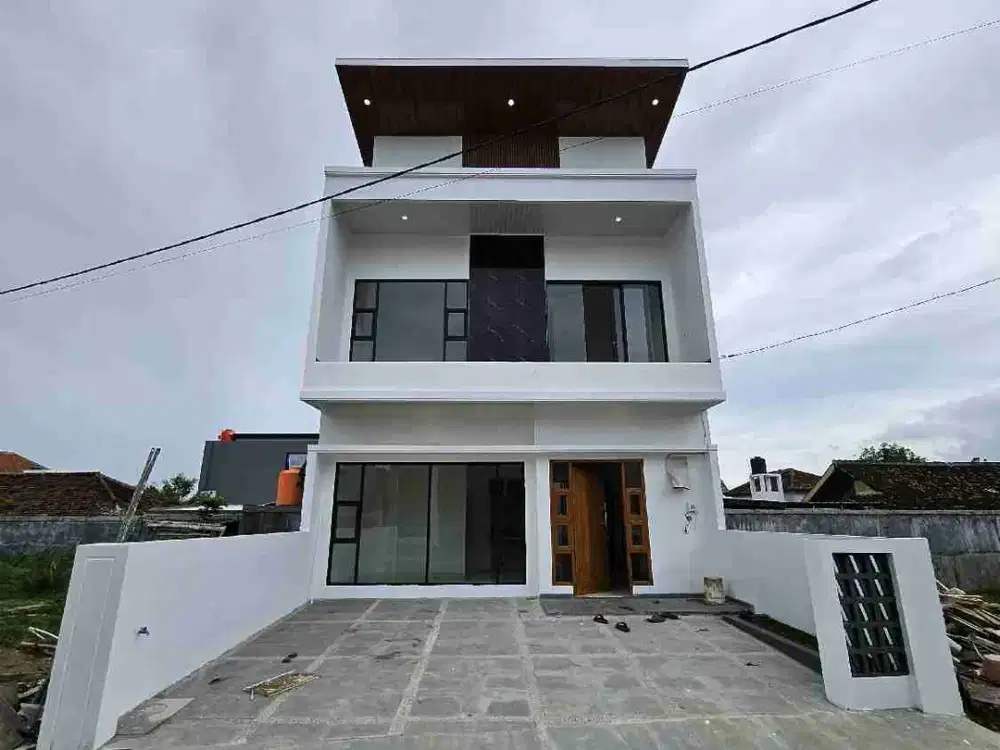 RUMAH MEWAH 2 LANTAI LOKASI STRATEGIS