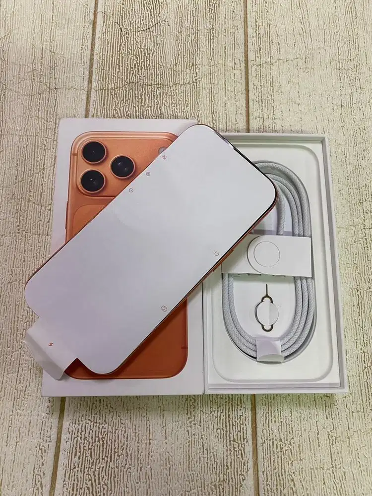 Iphone 17 pro 256gb orange like new pemakain 2 hari