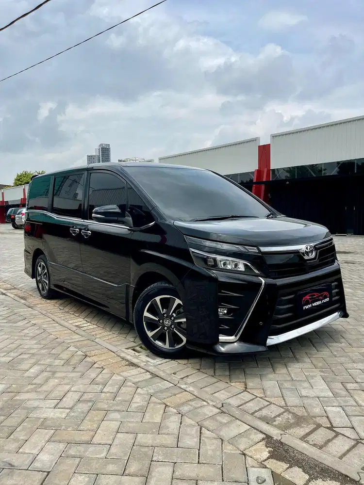 Toyota Voxy 2.0 AT 2020