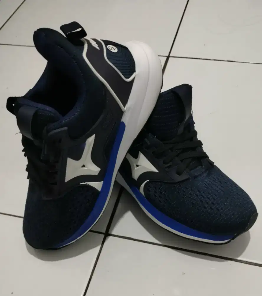 Sepatu sport mizuno