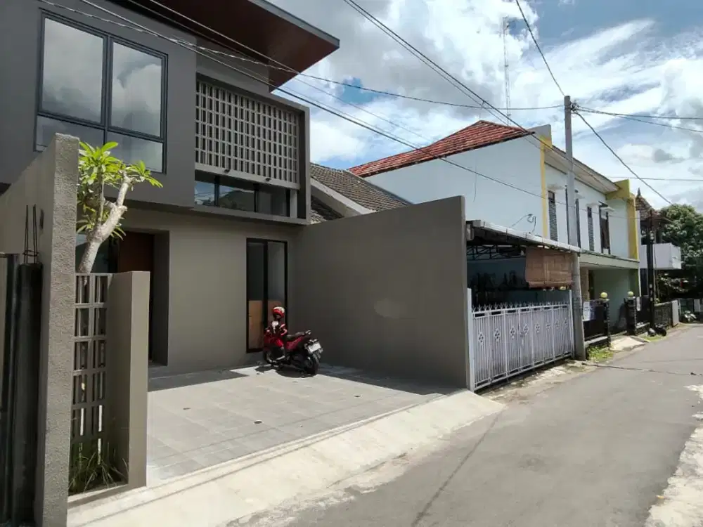 DIJUAL RUMAH MEWAH KONTEMPORER MODERN DEKAT UGM