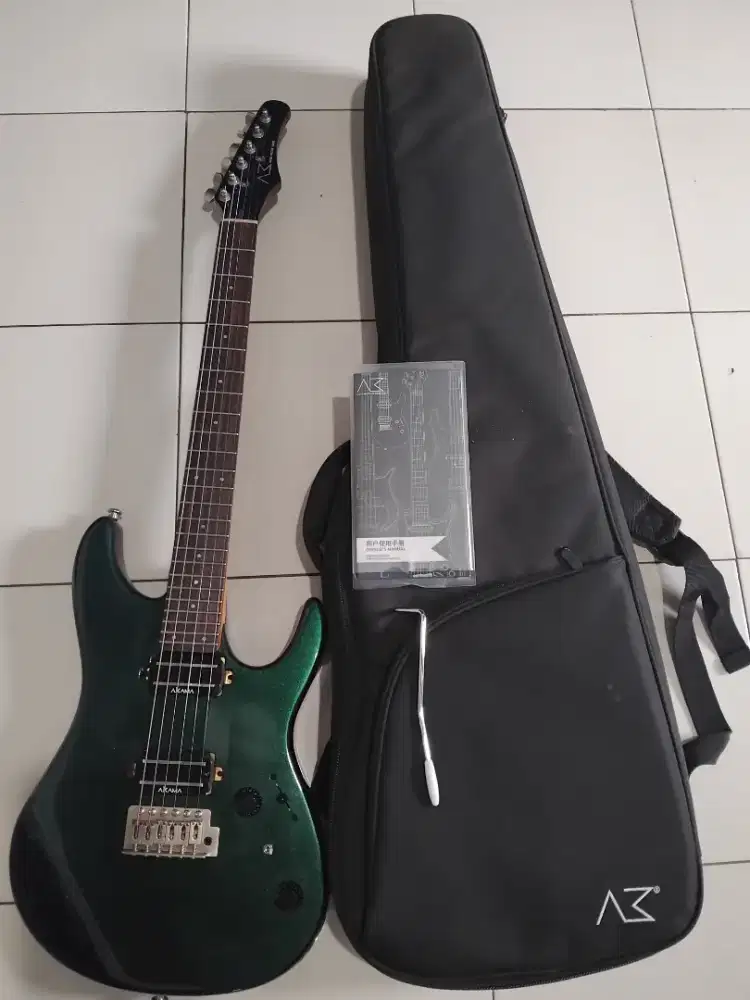 Gitar elektrik AKAMA