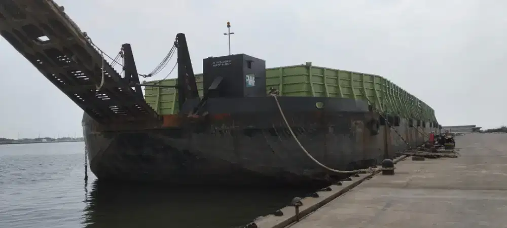 Jual Kapal Tongkang 300 Feet Tahun 2005