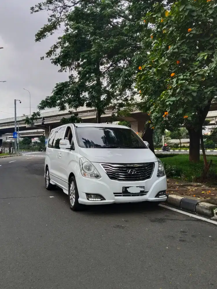 Hyundai H1 Royale Bensin AT tahun 2016
