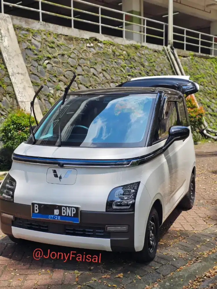 Wuling air ev 2023 long range 300 low km murah BU putih