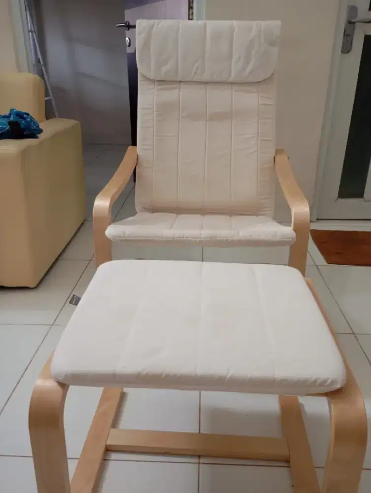 Kursi santai Selma plus kursi kaki