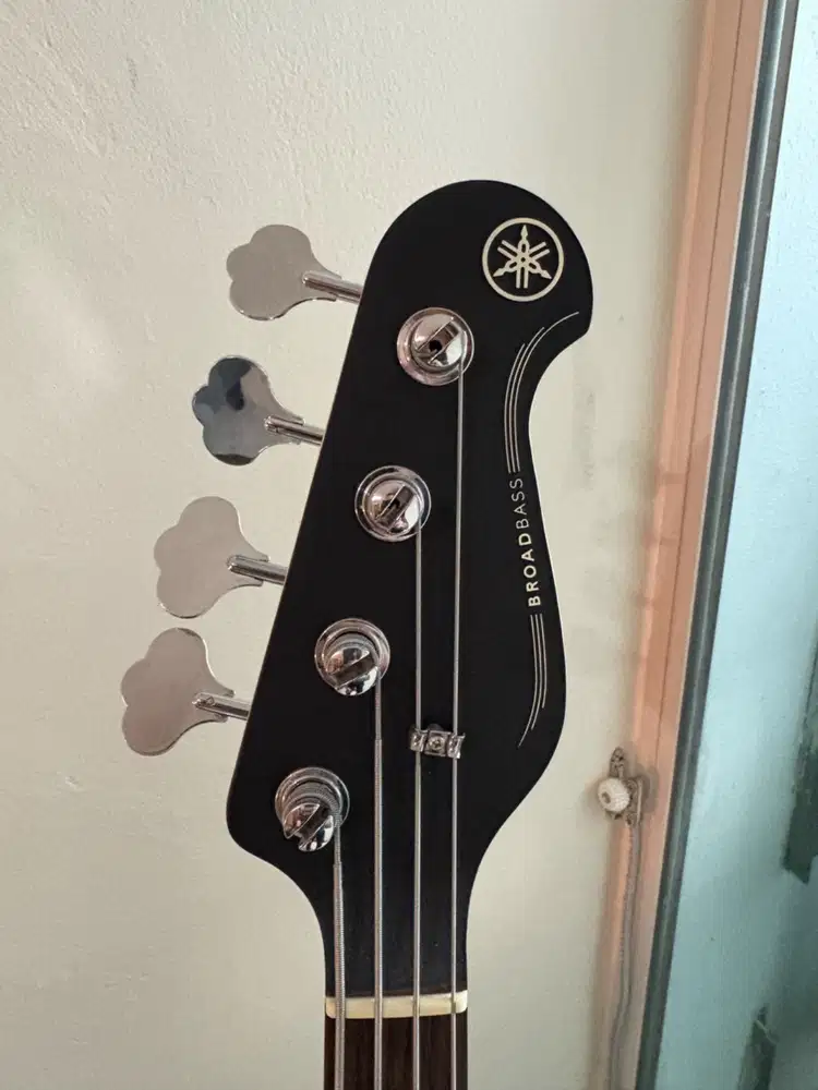 Yamaha BB234 Bass Elektrik - Vintage White