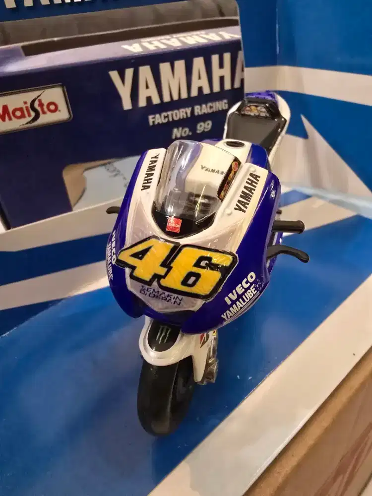 Jual Maisto 1:18 Valentino Rossi Yamaha 2013
