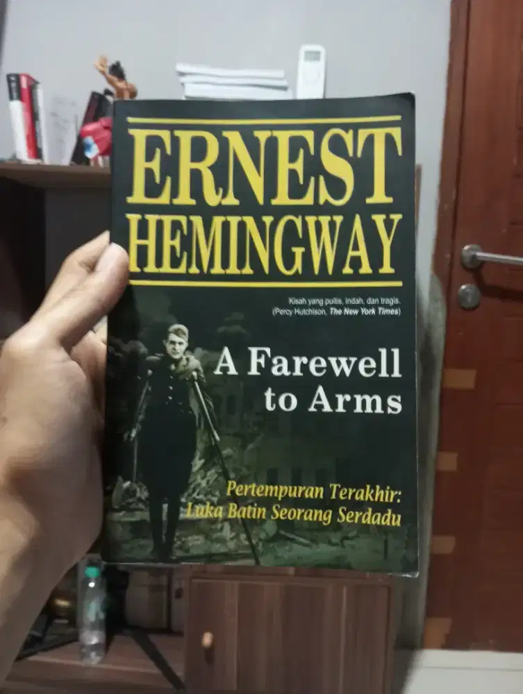 Dijual Novel A Farewell to Arms—Ernest Hemingway