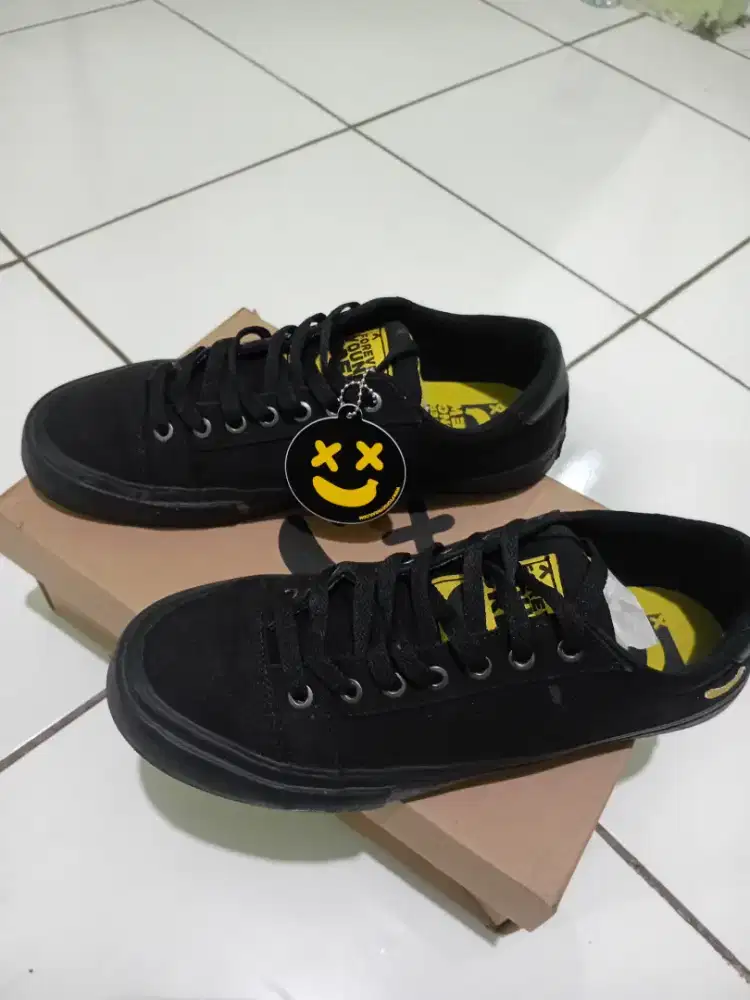 Sepatu FYC slim caven classic All black