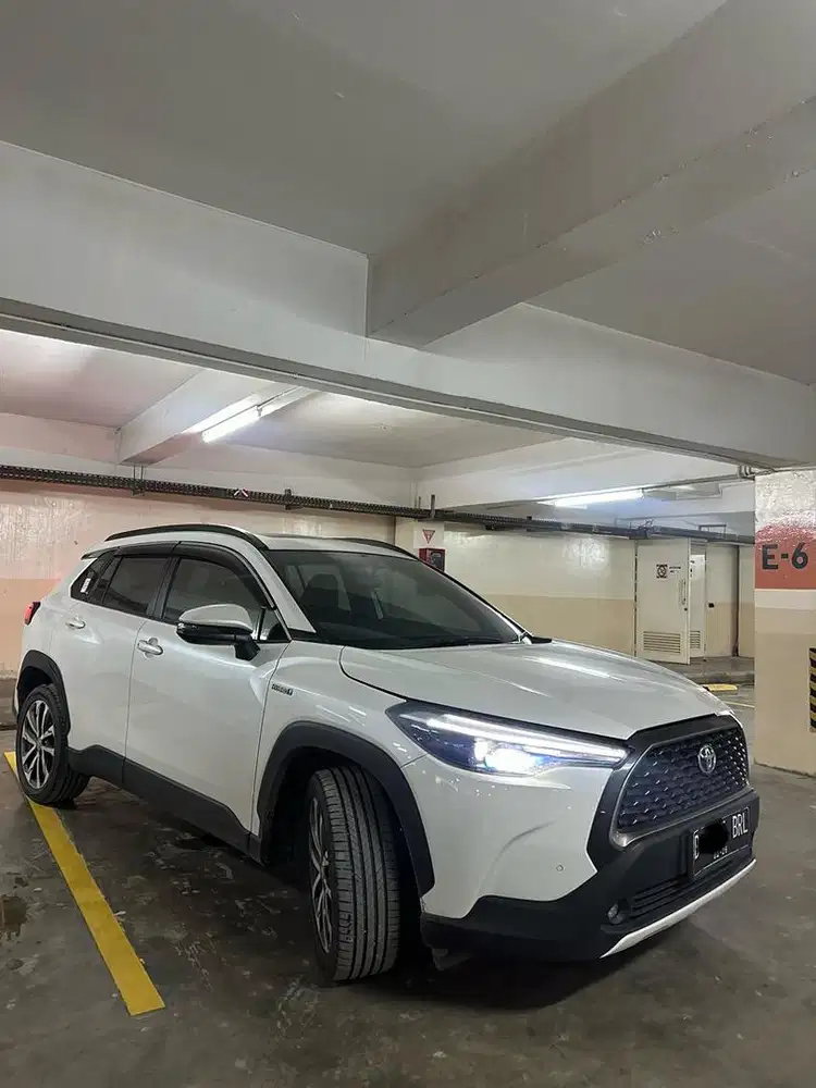 Toyota corolla cross hybrid 2021 AT low km white putih corolla