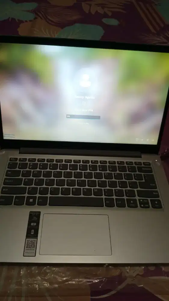 Jual laptop baru pakai 2 bulan di jamin mulus