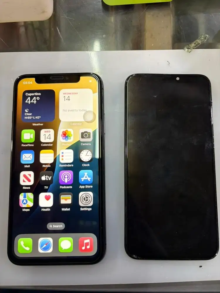 Ganti lcd Iphone xs bergaransi proses bisa ditunggu.