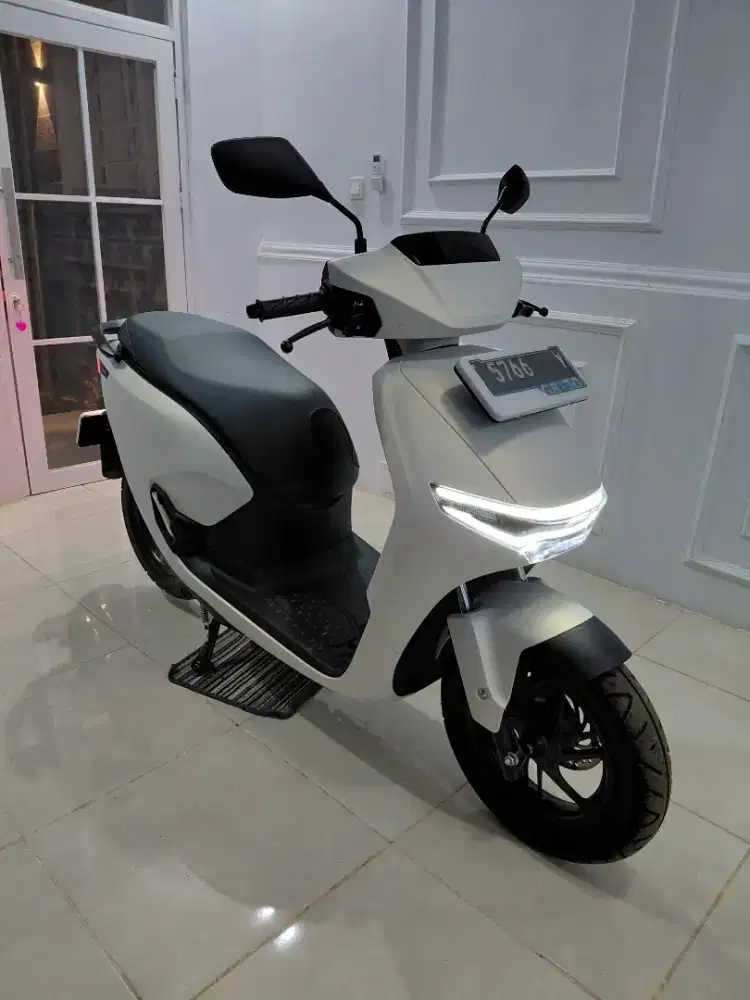 [DIJUAL] Honda CUV e: 2025 Putih – Kondisi Like New, Pajak Panjang!