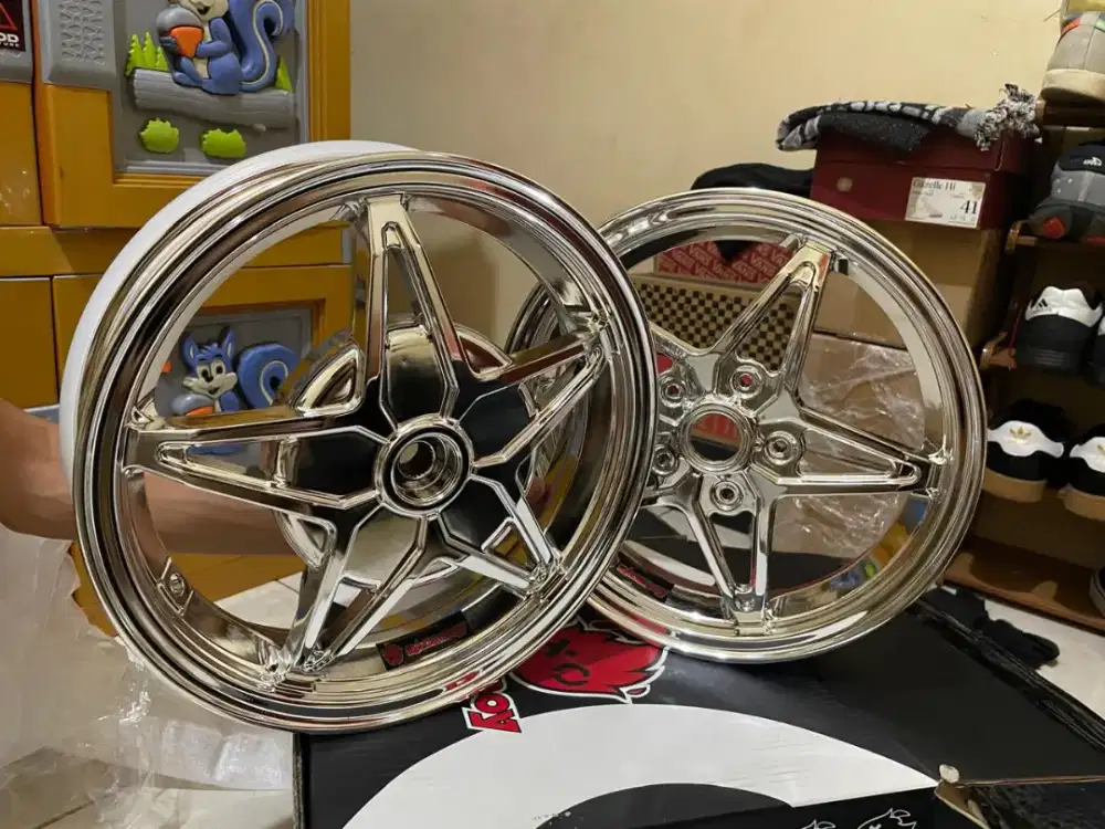 Velg vespa sprint race boy baru belum di pake