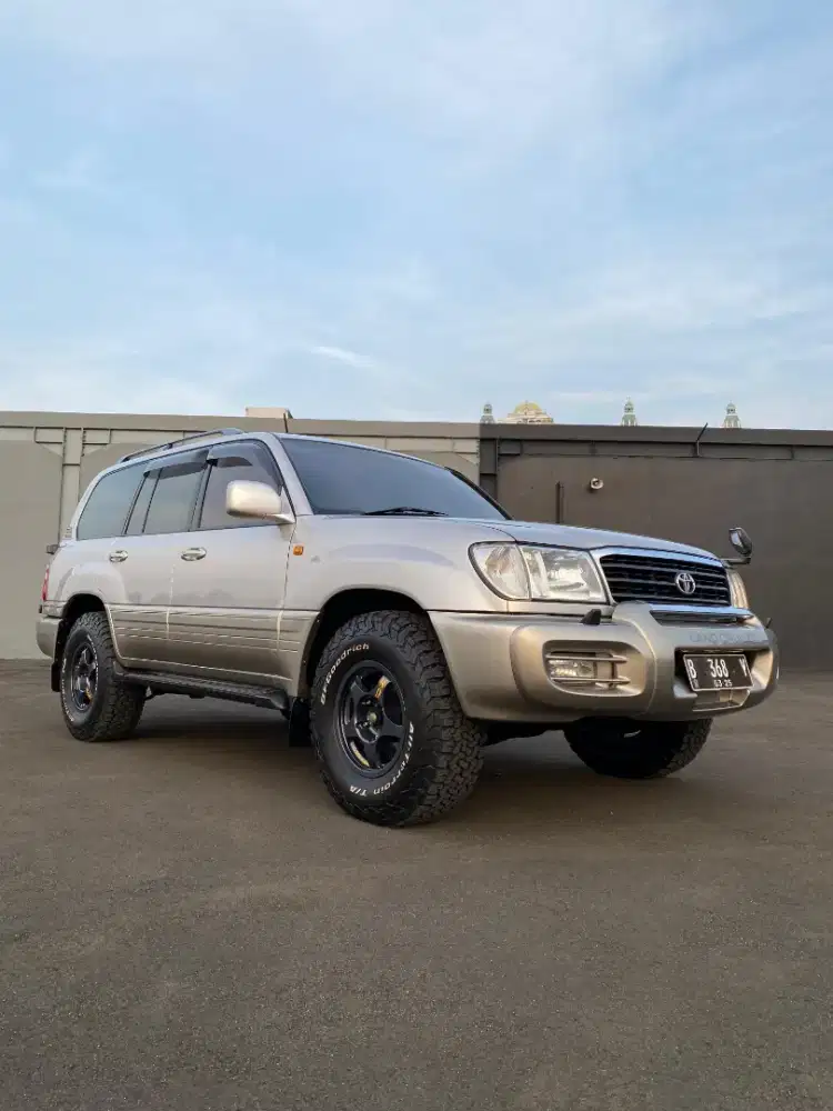 Toyota Land Cruiser VX100 HDJ 101/ JDM 2001