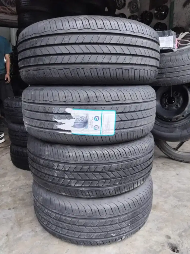 Jual ban mrek Goodyear assurance maxguard ukuran 215 55 R17 kond 99%