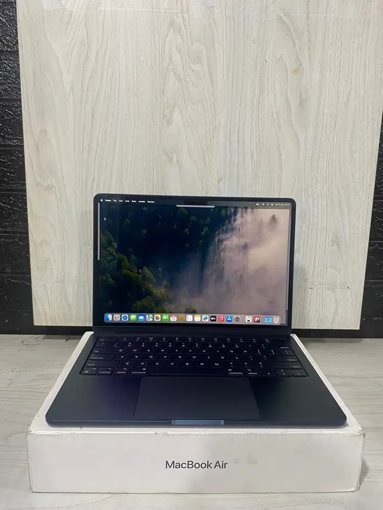 Macbook Air M3 2024 13inc RAM 8gb SSD 256 GARANSI RESMI IBOX