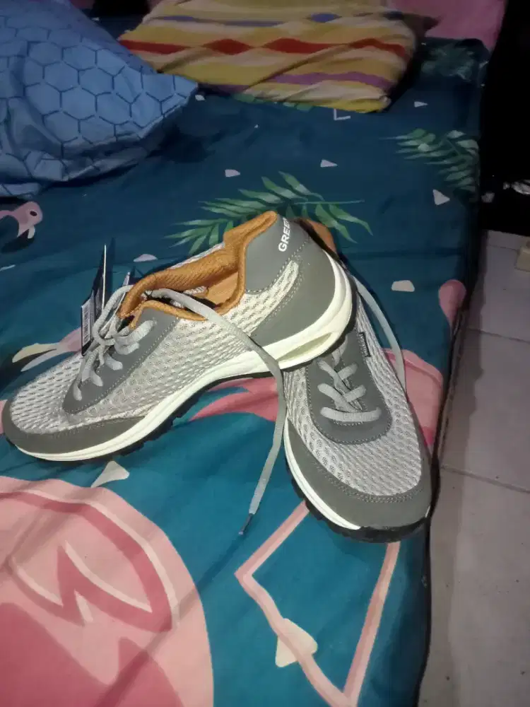 Sepatu greeenlight
