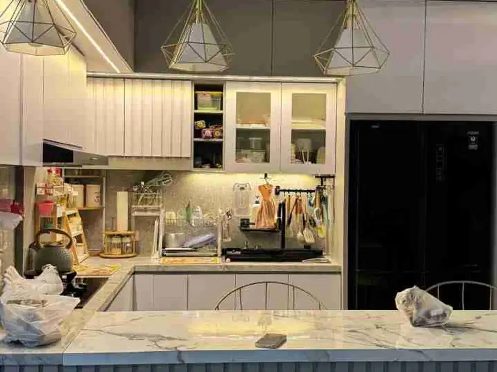 salon 3 Lantai Dan tempat tinggal fully furnished SHM SLF strategis