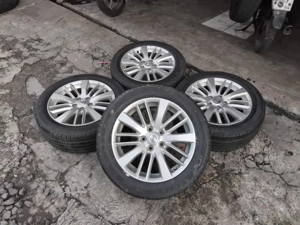 Jual vleg OEM teana pcd 5x114 R17 kond mulus ban 90% co2k inova juke