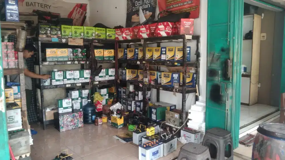 Aki/accu Seperpart kendaraan mobil dan motor