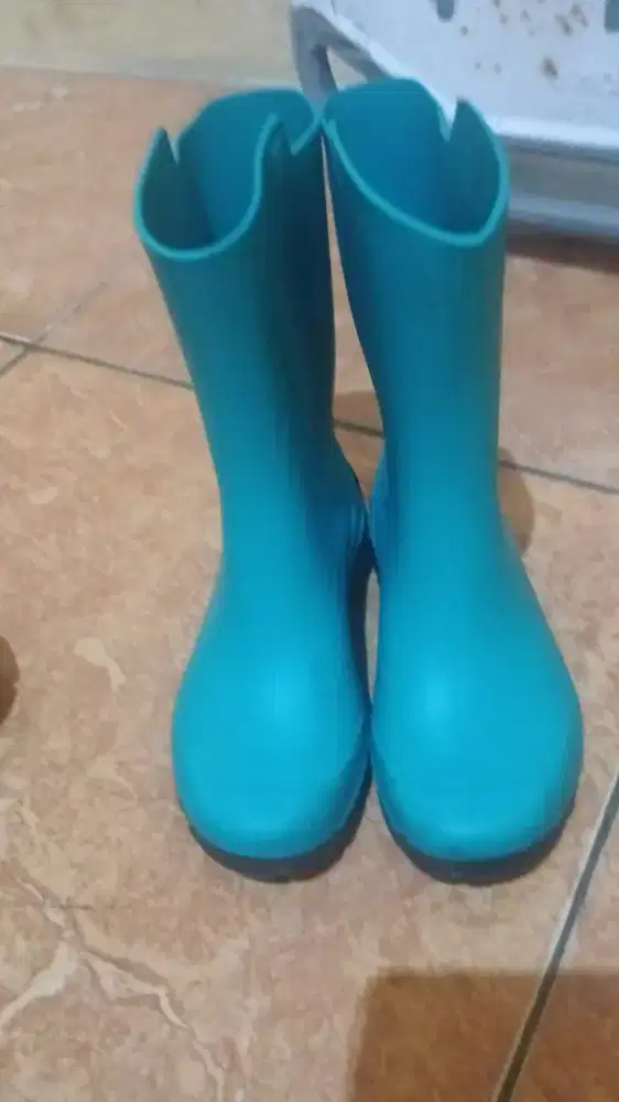 Sepatu boot anak