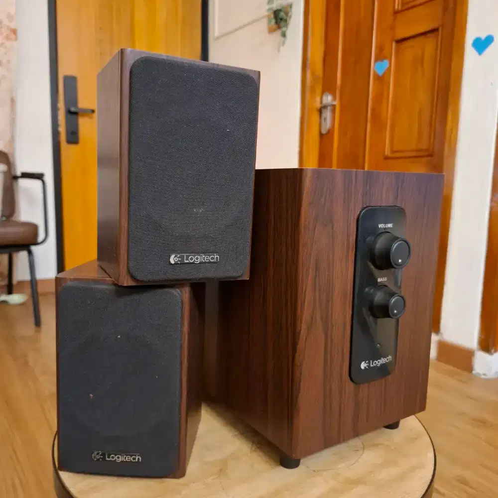 Speaker Logitech Z443
Wooden