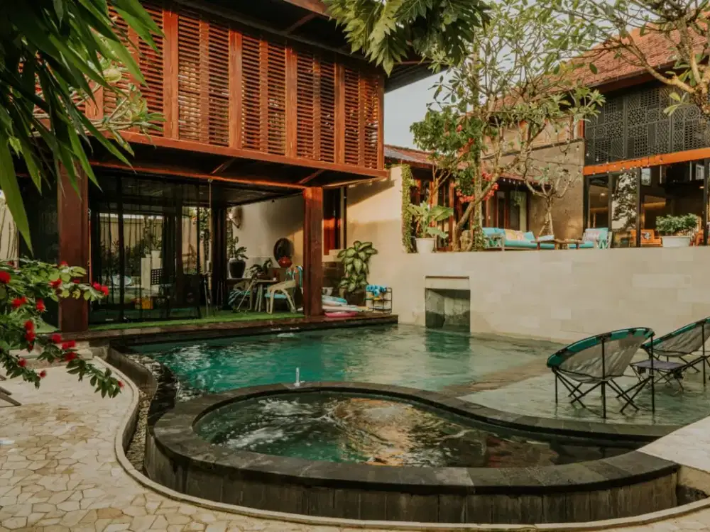 Dijual: Vila Mewah Hak Milik (Freehold) Fully Furnished dengan Gym & Spa Pribadi — Tegal Cupek, Kerobokan, Bali