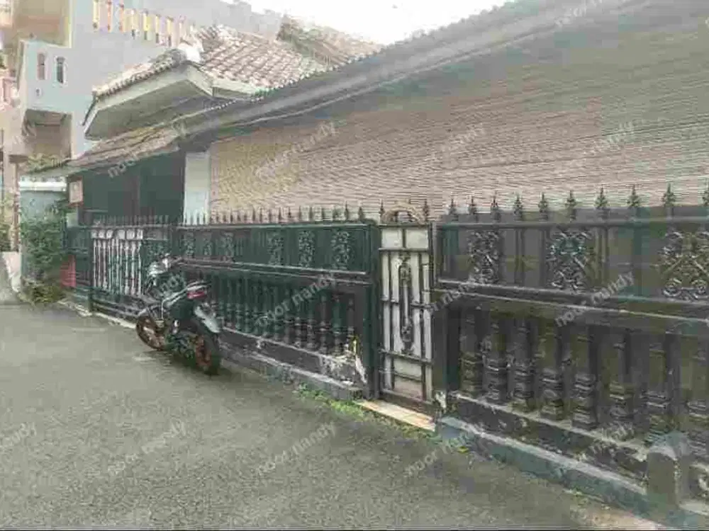 DI JUAL RUMAH SECONDARY TANAH NYA LUAS MURAH AKSES MOBIL DI LUBANG BUAYA JAKTIM