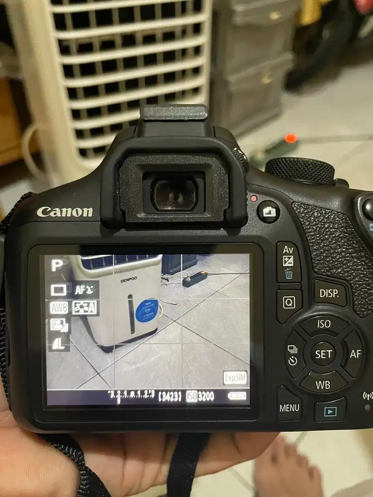 Canon EOS 1300D + Lensa 18-55mm