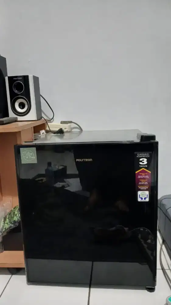 Kulkas kecil / mini bar